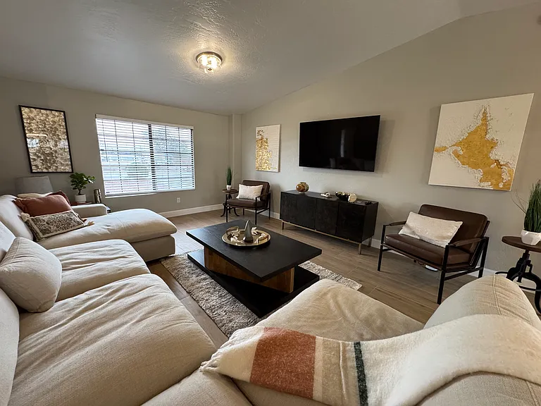 3732 N Taylor Dr — Photo 47