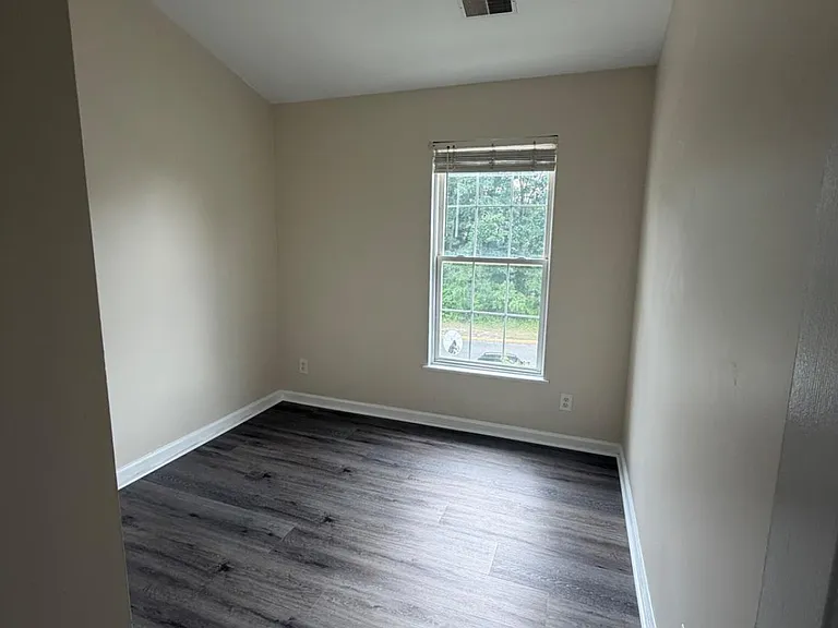4 Coachlight Dr #4 — Photo 17