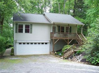 24 Nelson Rd, Hendersonville, NC 28791