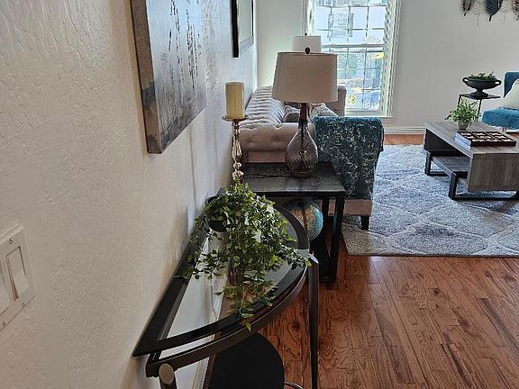 5th image of 1930 Mount Vernon Ct APT 4