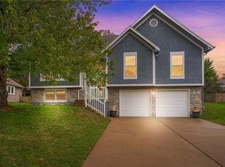 4605 NE Kingston Dr, Lees Summit, MO 64064