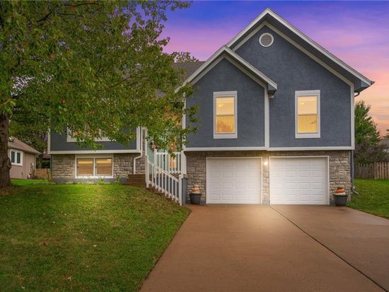 4605 NE Kingston Dr, Lees Summit, MO 64064