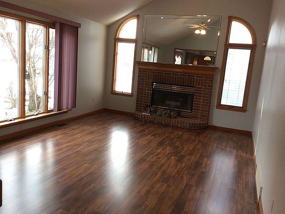 3rd image of 69 Southpoint Dr
