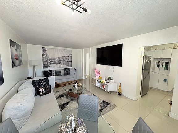 2nd image of 1335 W 68th St APT 303