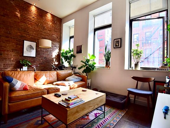 3rd image of 112 Stanton St APT 2R