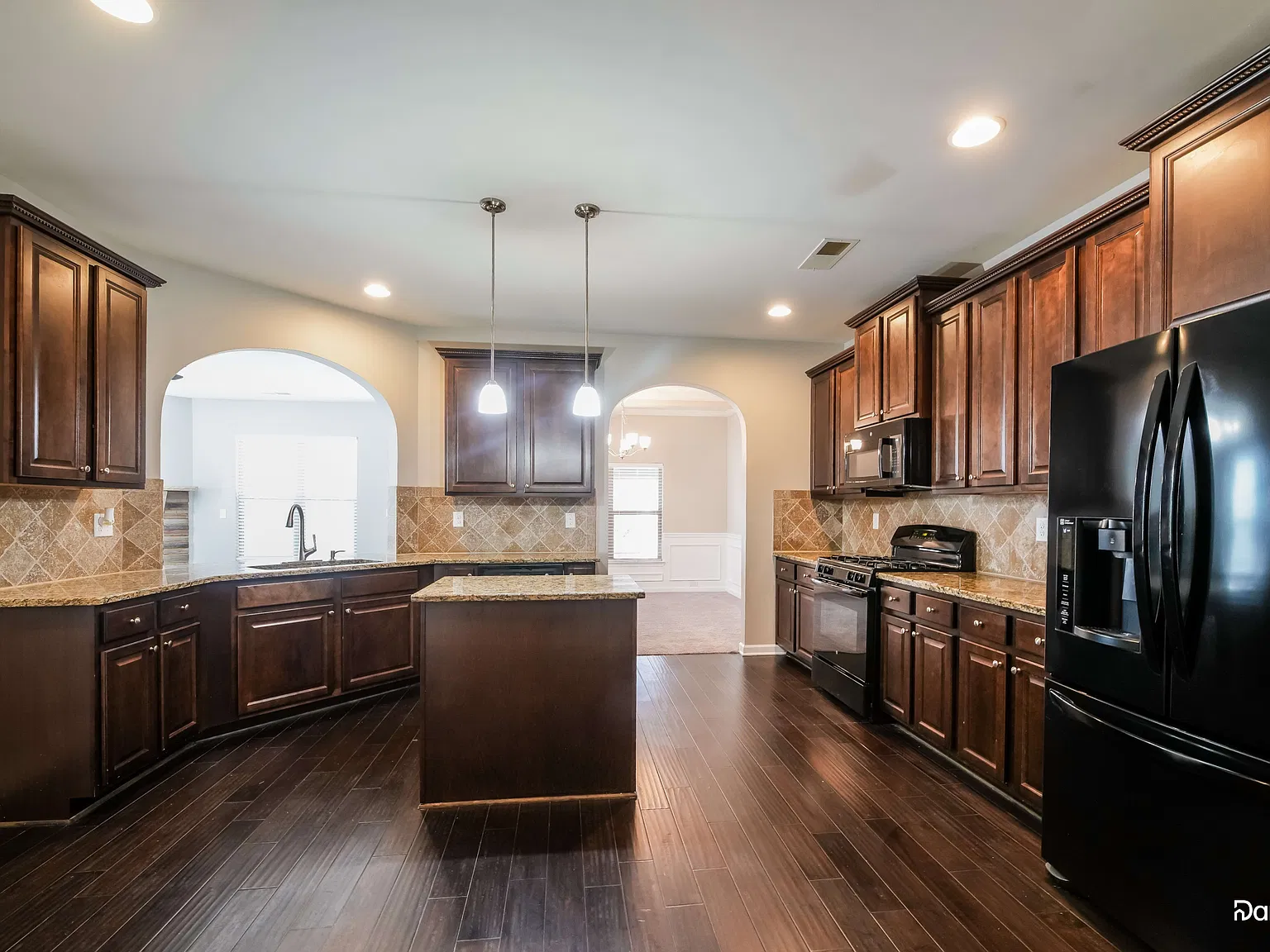 4 bed, 2.5 bath, 2864 sqft, $2,605 — Photo 3
