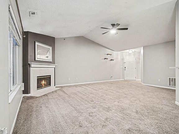 4th image of 1624 Ashley Ct APT 303