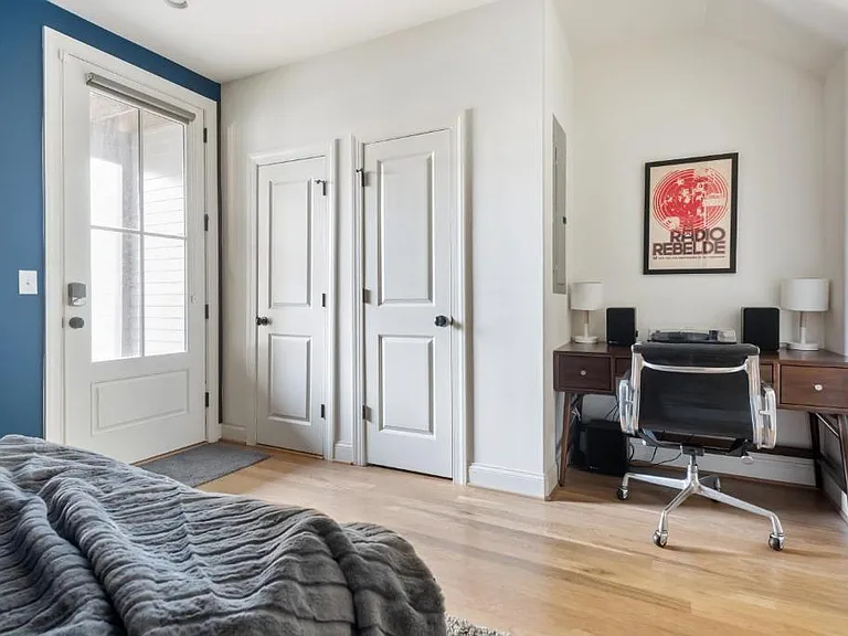 691 Fraser St SE — Photo 25
