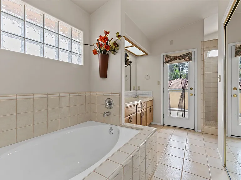 6016 Kings Canyon Dr — Photo 24