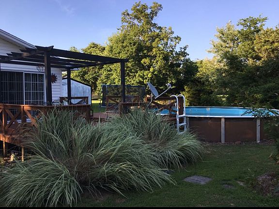 Deck, pool and pergola