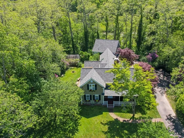 18 Old County Rd, East Sandwich, MA 02537