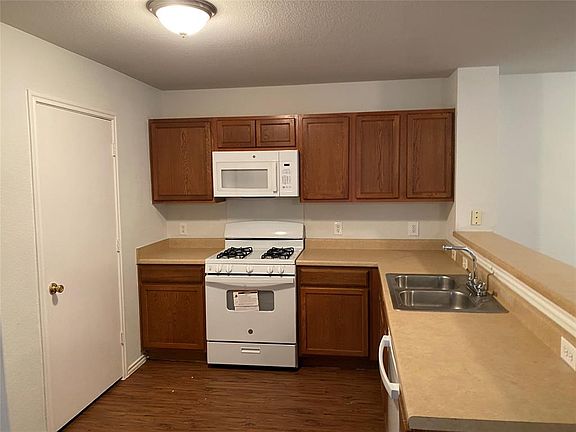 5th image of 11808 Plains Valley Dr