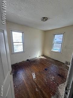 5th image of 19426 Gilchrist St