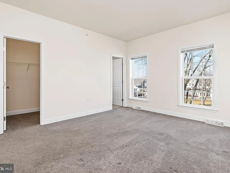 1323 Saxton Way — Photo 16