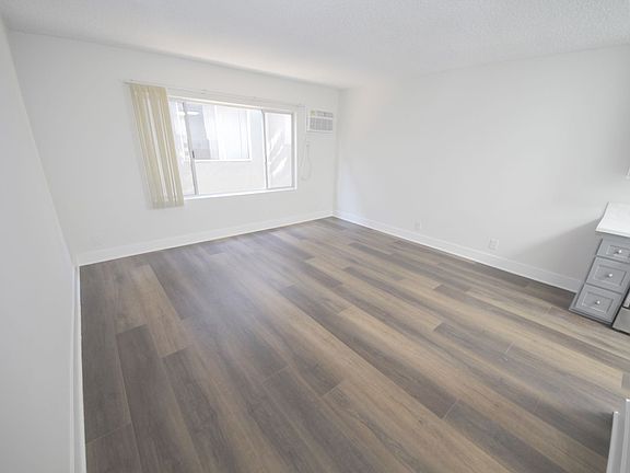 3rd image of 1721-1725-1733 Purdue Ave #104