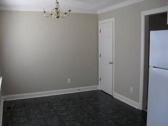 Kitchen/Eat-in