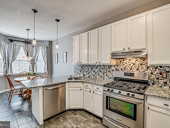 5th image of 37 Amesbury Ct