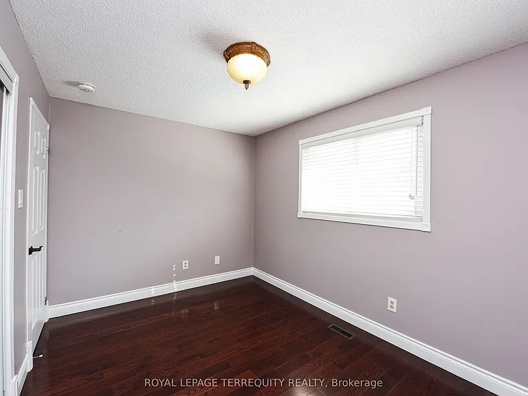 48 Montjoy Cres — Photo 18