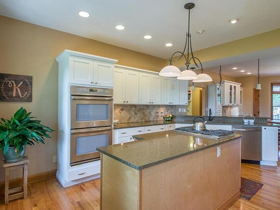 4th image of 2620 Bridlewood St