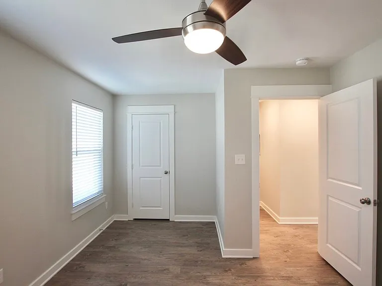 307 N Henry St #15 — Photo 16