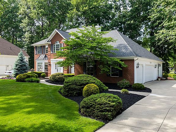 3rd image of 377 Windward Way