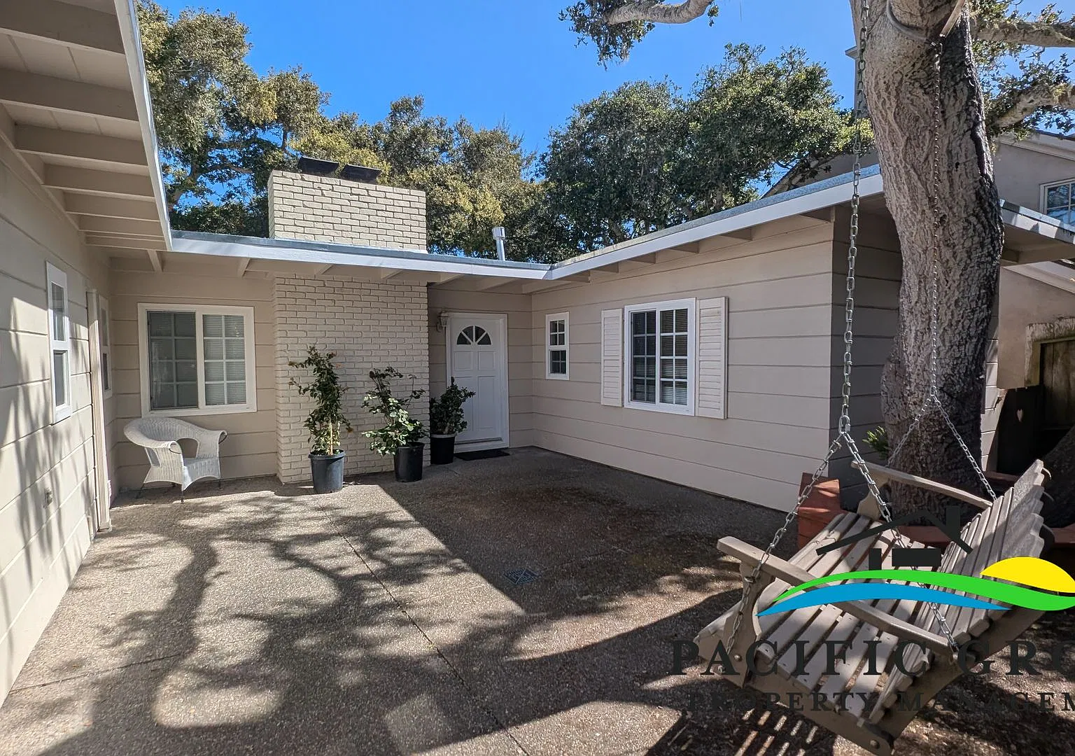 Charming New Monterey Home with Bay Views with all utilities included — Photo 2