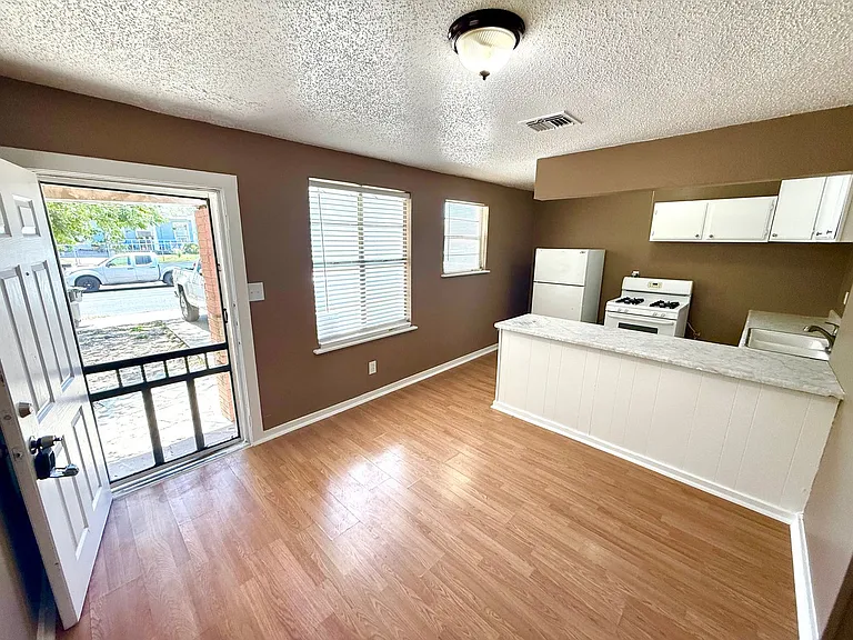 1829 E Highland Blvd — Photo 3
