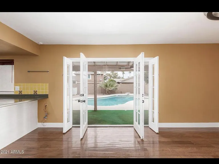2432 W Dailey St — Photo 16