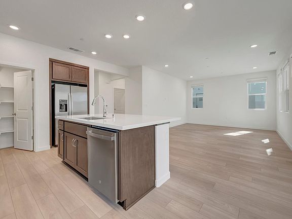 5th image of 14545 Southpointe Dr #83