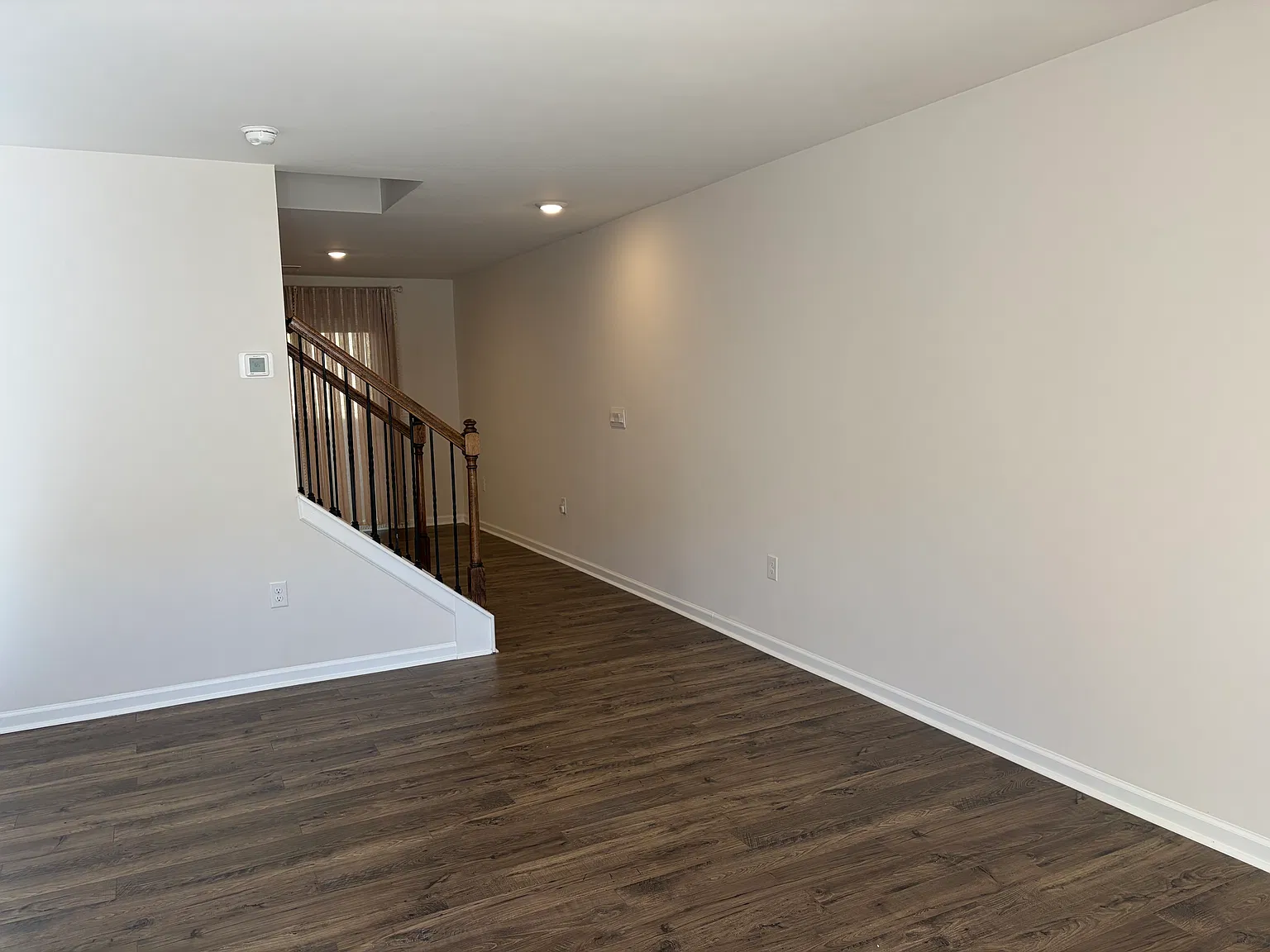 3 bed, 2.5 bath, 1375 sqft, $1,900 — Photo 3