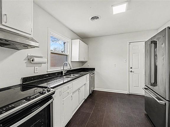3rd image of 512 Garrett St