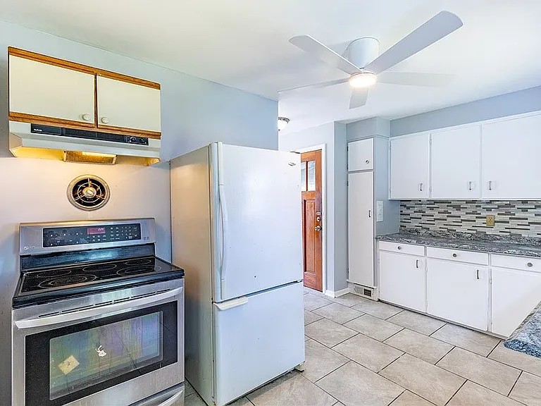 138 Clark Ave — Photo 3