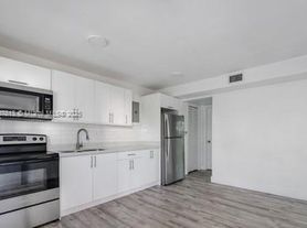 1630 NW 18th St