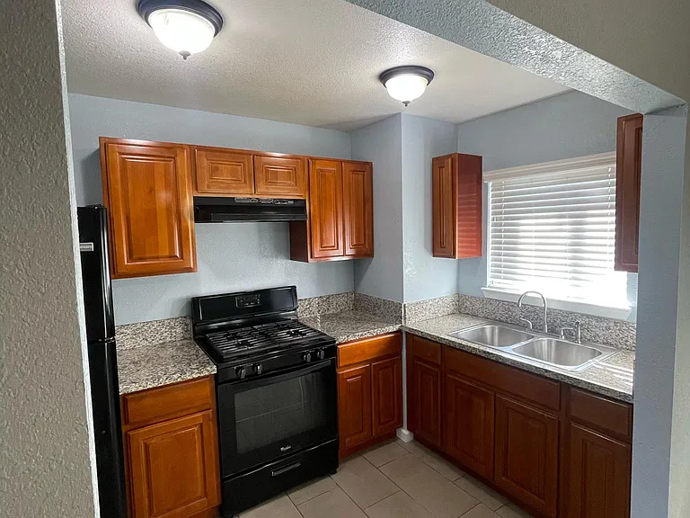1531 N Fresno St — Photo 7