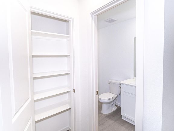 5th image of 15724 Plum Brook Dr