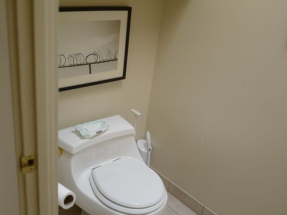 2nd image of 405 Hermosa Pl