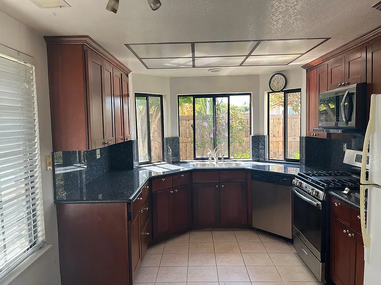 6033 Mount Hamilton Ct — Photo 3