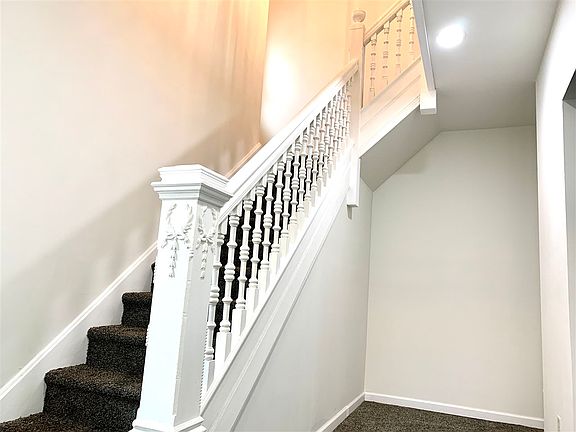 4th image of 413 1st St NE