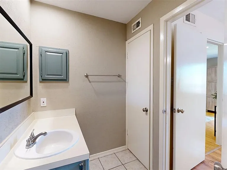 1901 Holleman Dr W #412 — Photo 24
