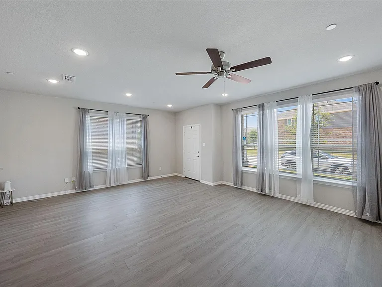2744 Baneberry Ln — Photo 6