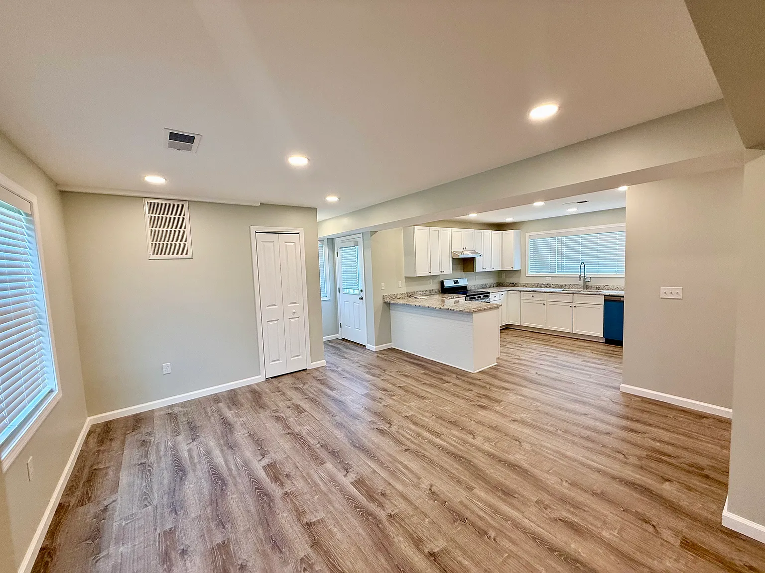 3 bed, 1140 sqft, $3,400 — Photo 3