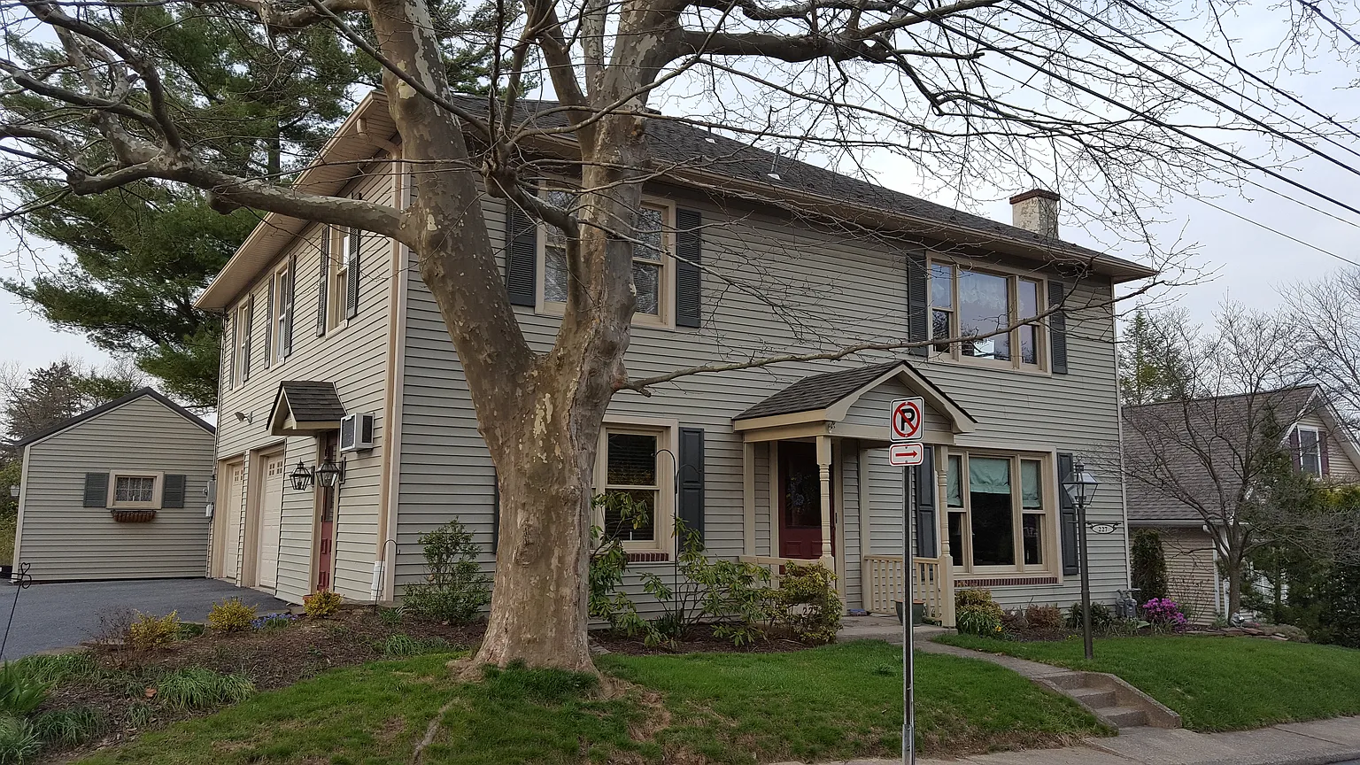 227 E Chestnut St photo 1