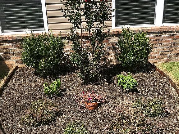 3rd image of 872 NW Evans Cir
