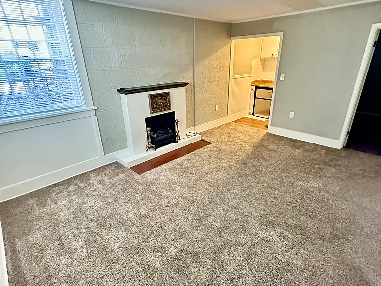 1211 W 9th Ave #4 — Photo 2