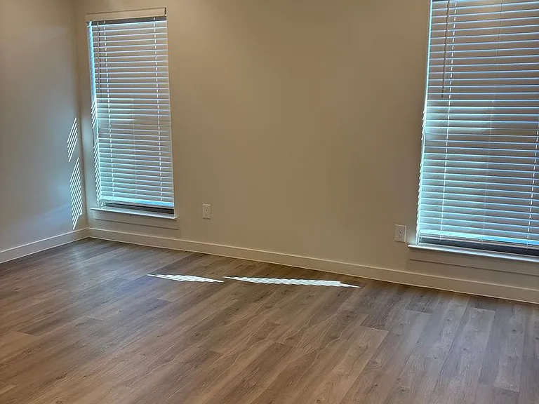 2137 Langford Ave — Photo 6
