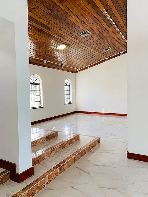 5 bed, 3.5 bath, 5000 sqft, $7,950 — Photo 3