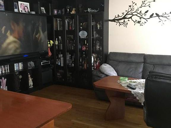 3rd image of 18 Maplewood Pl