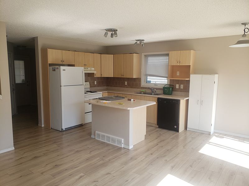 Edmonton Townhouse for rent - 3 Bedrooms — photo 2