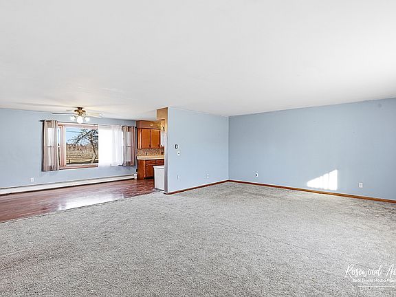 4th image of 209 E 3rd St