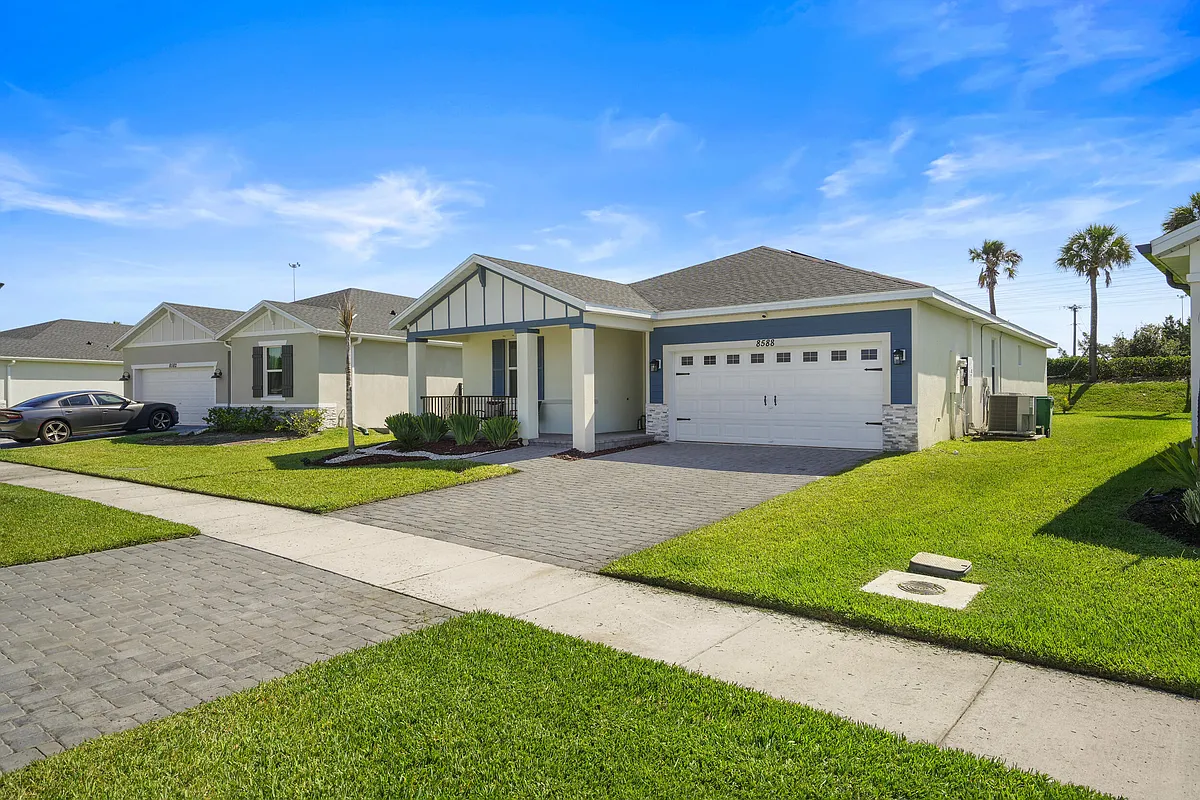 Building Photo - 8588 Dahlia Cir